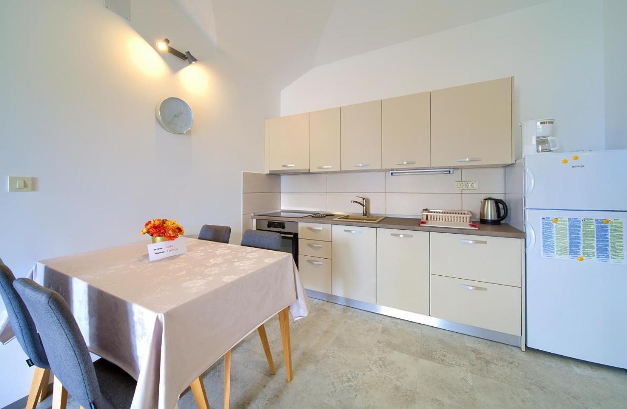 Apartmani Dal マリンスカ エクステリア 写真