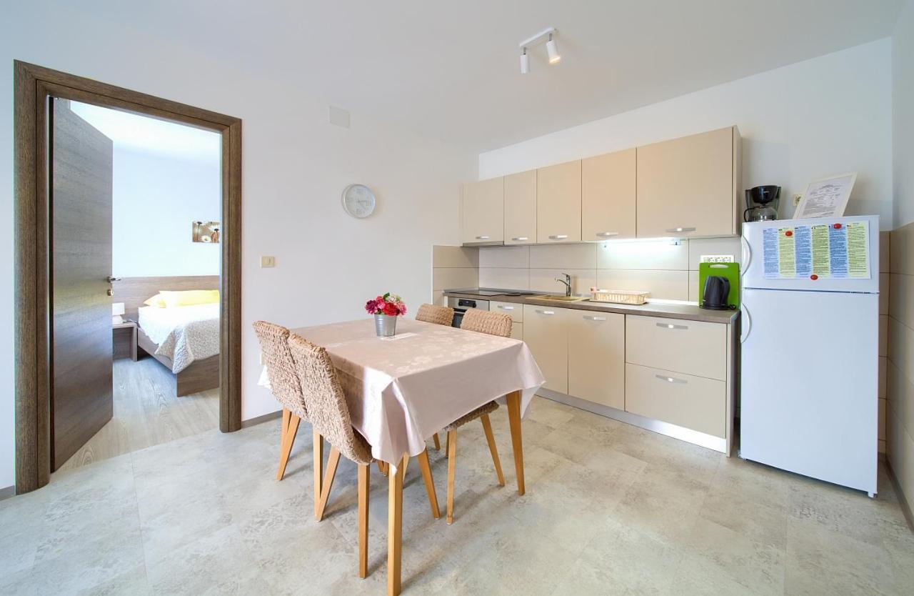 Apartmani Dal マリンスカ エクステリア 写真