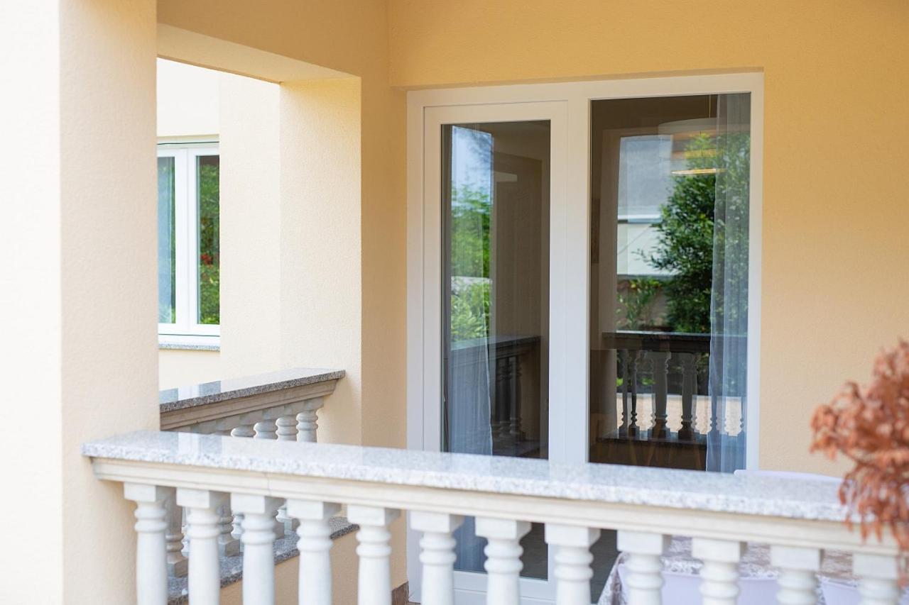 Apartmani Dal マリンスカ エクステリア 写真